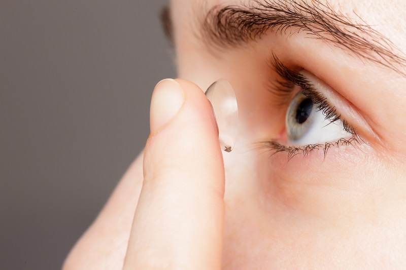 вред контактных линз для глаз