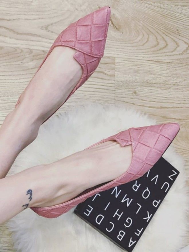 Модная и актуальная обувь на плоской подошве для сезона весна-лето Модная и актуальная обувь на плоской подошве для сезона весна-лето