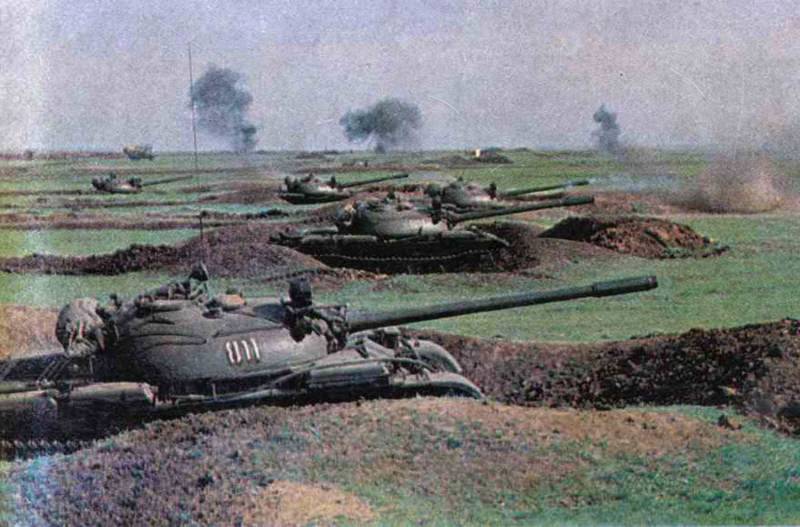 Стрельба из танков с закрытых позиций: хорошо, когда есть смартфон и беспилотник Стрельба из танков с закрытых позиций: хорошо, когда есть смартфон и беспилотник оружие