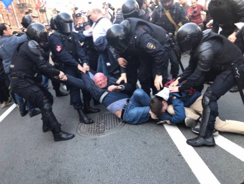 Первомай, Первомай, кого хочешь — подстрекай! россия