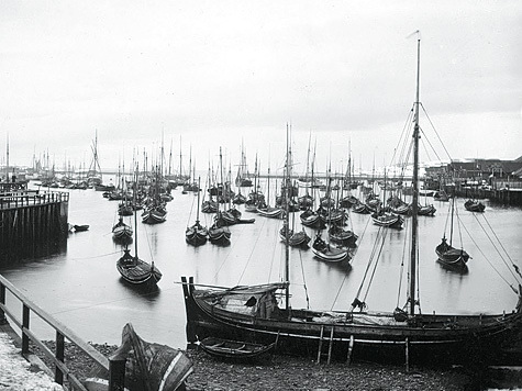 Бухта городка Варде — поморской столицы Норвегии. Фото 1900 года.