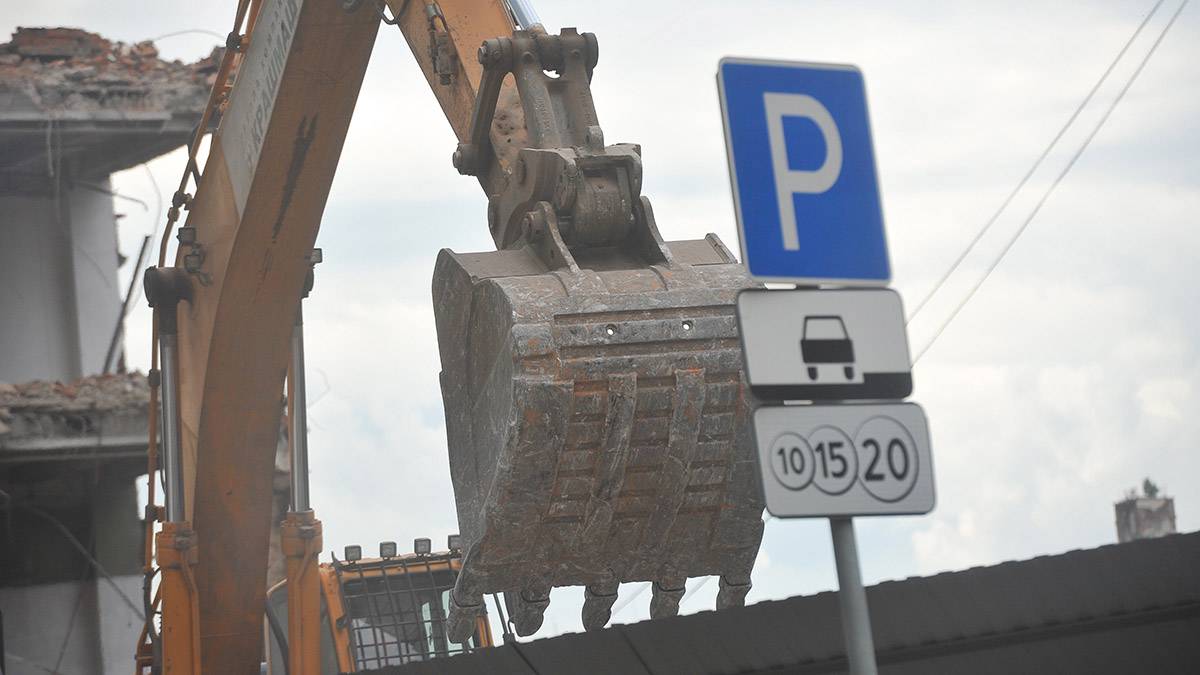 Территорию у станции метро «Окская» освободили от самостроя