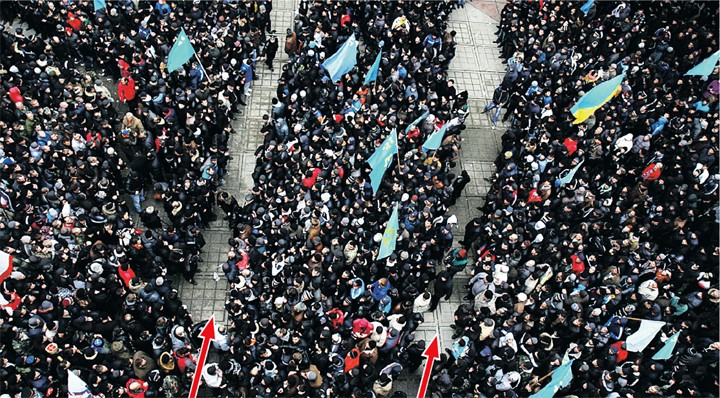 Ангелы враги толпы лежащих. Толпа Возвращение Крыма.