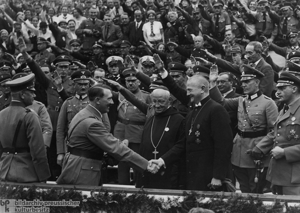 Фашизм и денацификация: Историческая память и ревизионизм