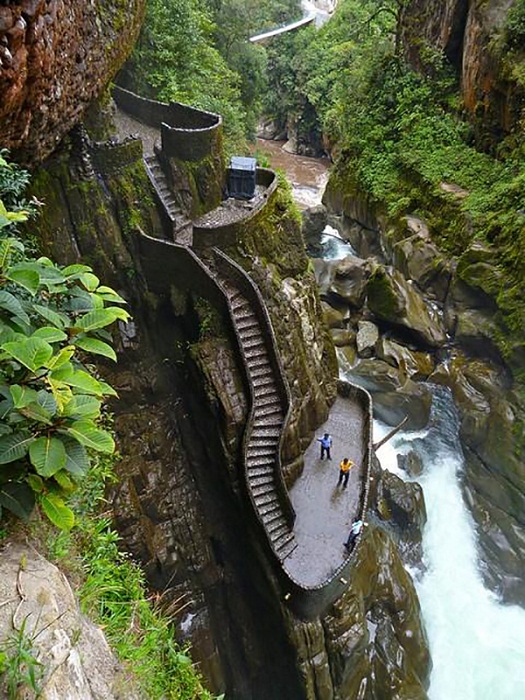 Лестница Каньона (Canyon Staircase), ведущая к водопаду.