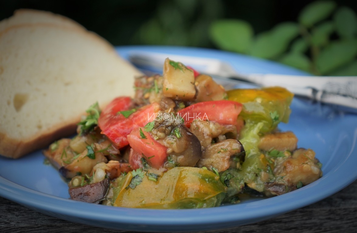 Салат с баклажанами и помидорами кулинария,салаты