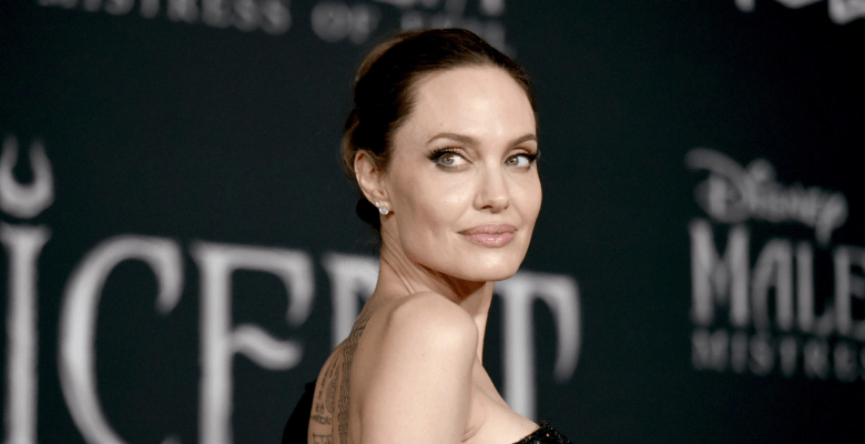 Анджелина Джоли продала за 11,6 миллиона долларов подарок Брэда Питта