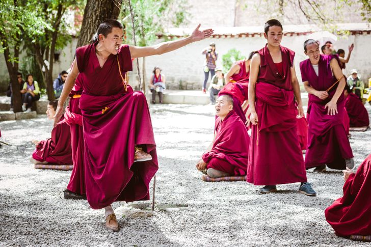 25+ снимков из завораживающего Тибета монахи, обязательно, Тибета, очень, в Тибете, самый, носят, вокруг, можно, в суровом, климате, занавески, кислорода, Некоторые, разъемы, регион, Стоимость, считается, увидеть, далайламы
