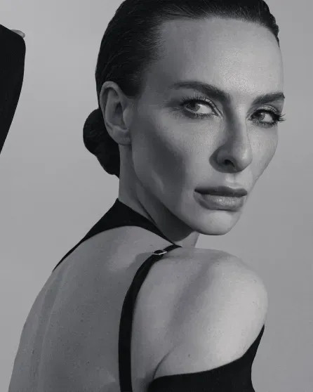 Екатерина Варнава в дерзком платье: новая фотосессия и реакция подписчиков