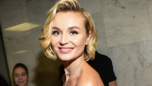 «Содрогнулась от боли»: Полина Гагарина доигрывала концерт с вывихнутым плечом