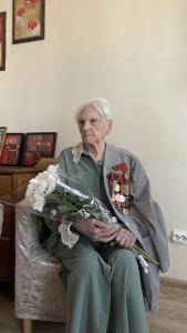 В День Победы сотрудники следственного управления по Белгородской области поздравили ветерана Великой Отечественной войны