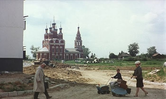 Кадр из художественного фильма Подсолнухи. Кадр из художественного фильма Подсолнухи.