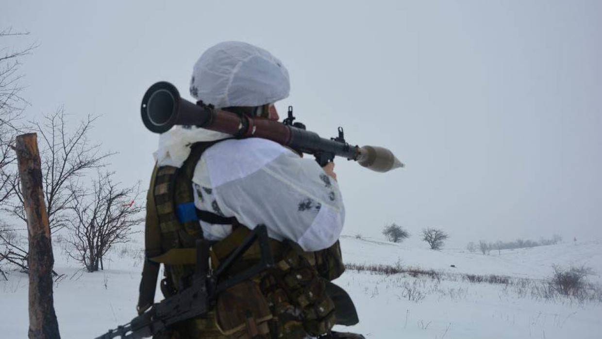 Народная милиция ДНР распространила снимки уничтоженной ракетой машины