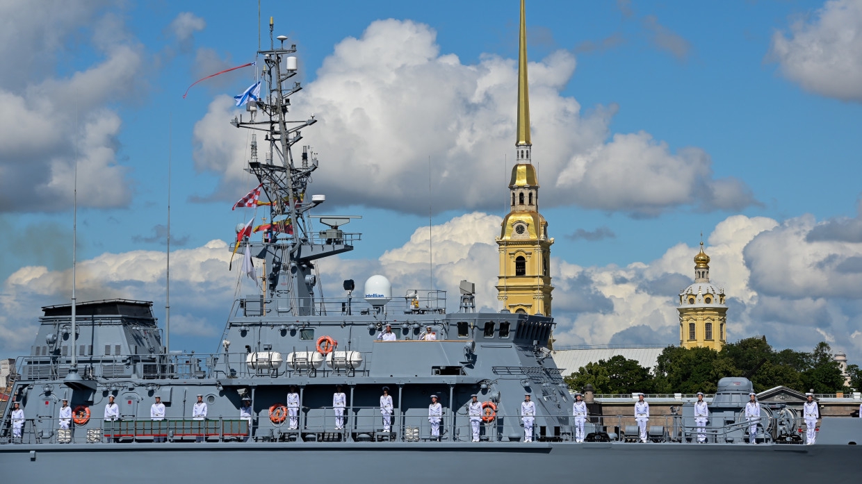 Командующий ВМС Ирана станет участником парада ко Дню ВМФ РФ в Петербурге Армия