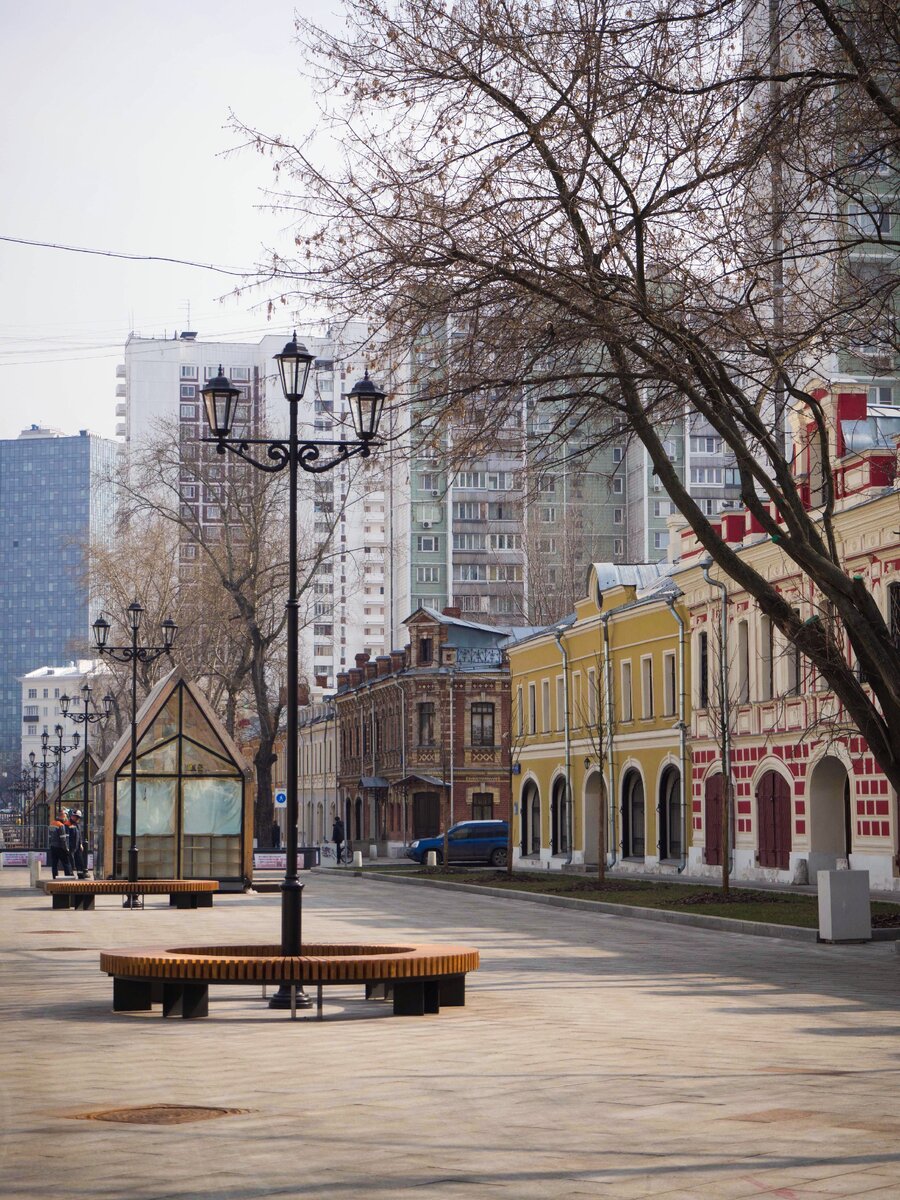 С 2019 года улица Школьная стала полностью пешеходной