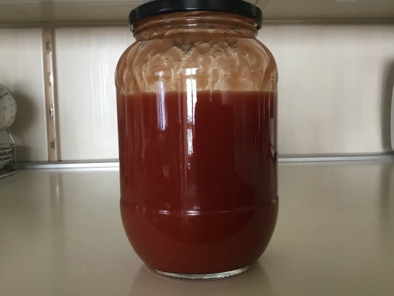 Пей, сынок, томатный сок — будешь крепок и высок! Пей, сынок, томатный сок — будешь крепок и высок!