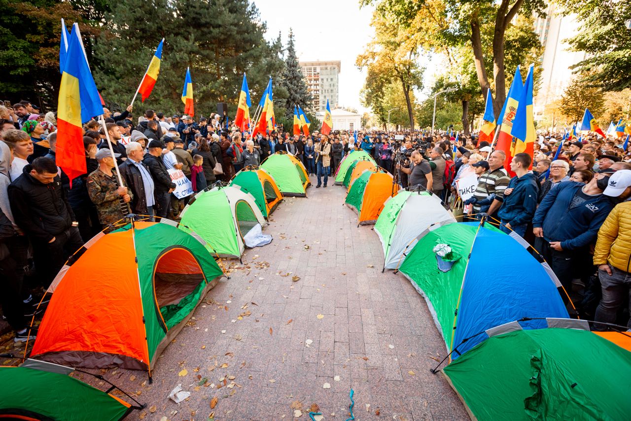 C митинг. Партия Шор Молдова. Протесты в Молдавии. Митинг. Палаточный городок.