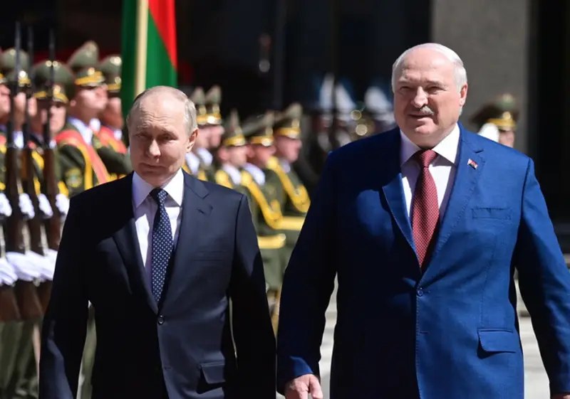Президенты России и Белоруссии обсудили вопросы формирования единого оборонного