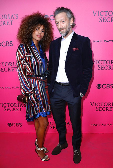 Связь времен: Тина Кунаки повторила фотосессию своей мамы, примерив ее платье Jean Paul Gaultier Связь времен: Тина Кунаки повторила фотосессию своей мамы, примерив ее платье Jean Paul Gaultier Дети,Беременные звезды