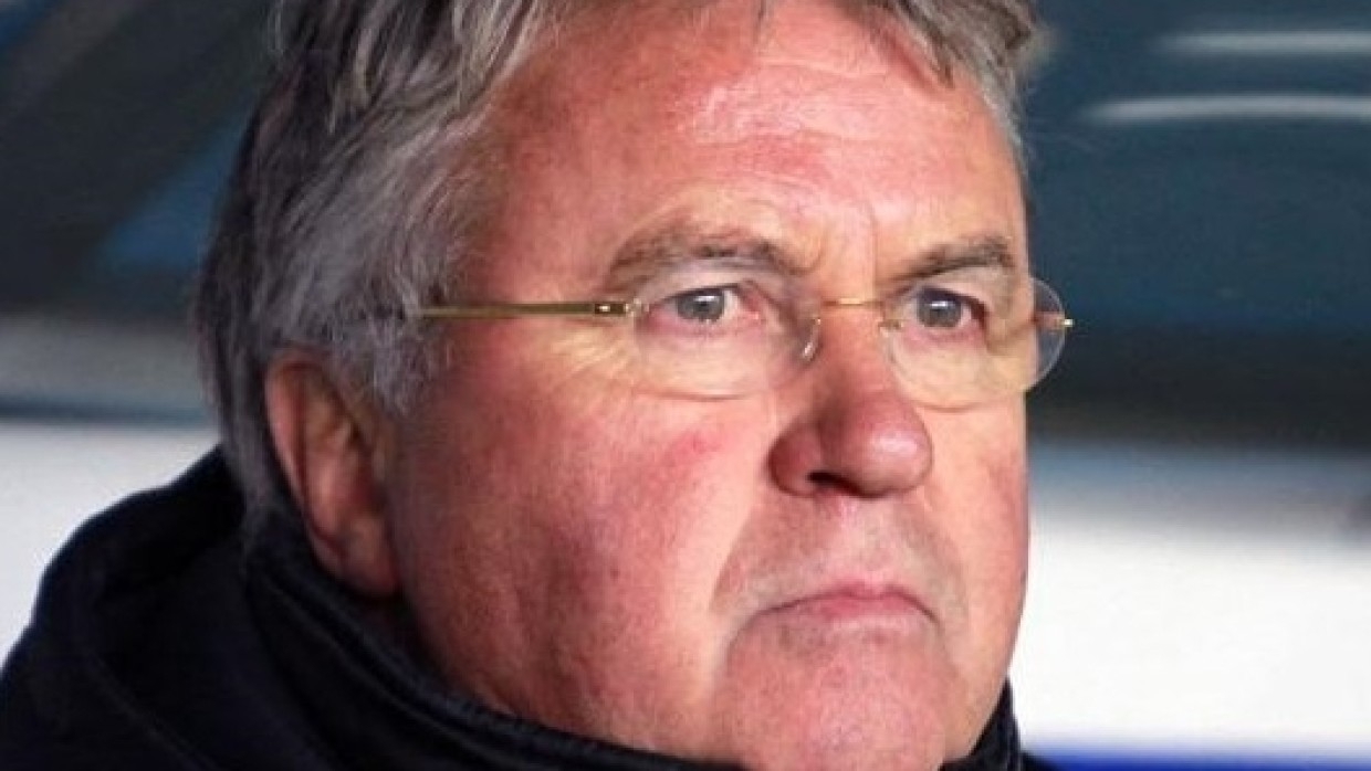 Сборная России поблагодарила завершившего карьеру тренера Гуса Хиддинка