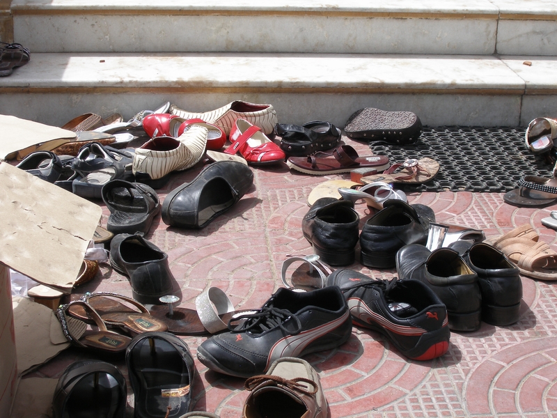 Обувь перед храмов в Индии