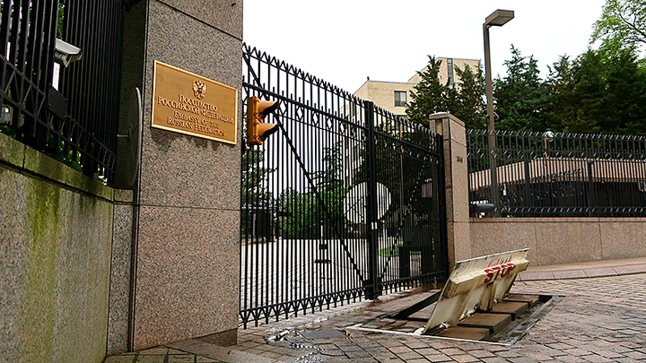 НОВЫЙ ВИТОК ВОЙНЫ МИДОВ: ИЗ США ВЫШЛЮТ 300 ВООБРАЖАЕМЫХ РУССКИХ ДИПЛОМАТОВ