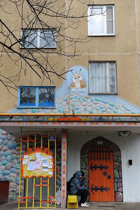 Художник-самоучка Дмитрий Бочкарёв. Картинная галерея в подъезде Художник-самоучка Дмитрий Бочкарёв. Картинная галерея в подъезде