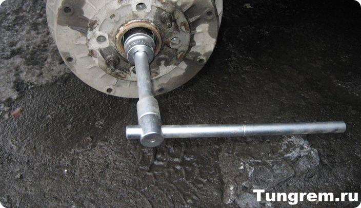 Снятие заднего барабана на LADA KALINA