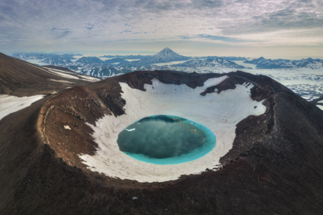 (с) Андрей Грачев. Маленькое озеро в кратере вулкана Горелый. Камчатка