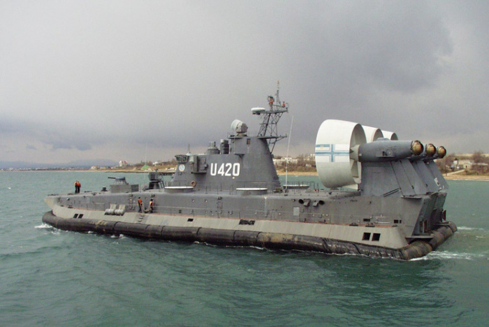 Советский корабль на воздушной подушке «Зубр», который стоит на вооружении стран НАТО военная техника,СССР