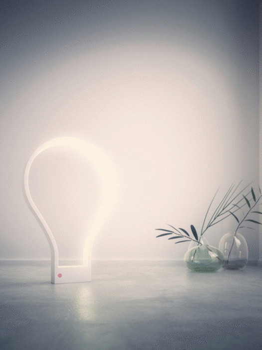 Светильник в форме лампочки от Mark Parsons.