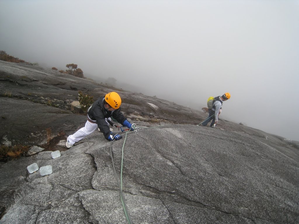 Via Ferrata - железная тропа - не дай бог кому-то на нее попасть! Via Ferrata - железная тропа - не дай бог кому-то на нее попасть!