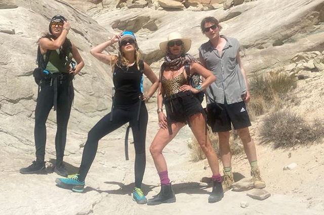 Кейт Мосс отдыхает в горах с бойфрендом Николаем фон Бисмарком и Ритой Орой