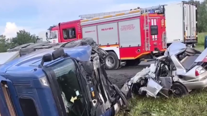 Пять человек погибли на трассе в Красноярском крае, возвращаясь с кладбища