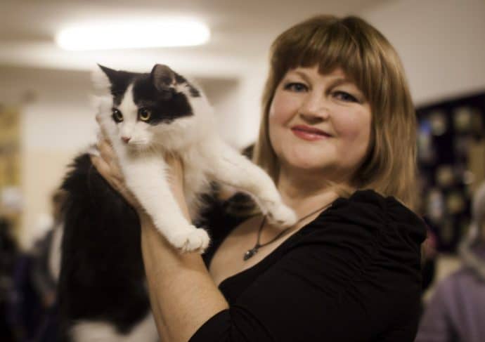 Дети скинули котенка с 8 этажа, а потом наблюдали, как он падал вниз… Дети скинули котенка с 8 этажа, а потом наблюдали, как он падал вниз… истории из жизни