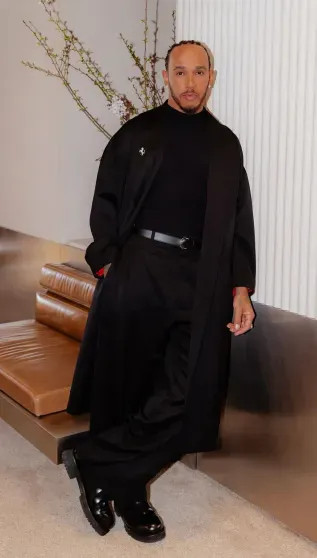 Ким Кардашьян впервые опубликовала фото с новым бойфрендом — гонщиком Льюисом Хэмилтоном Кардашьян, Хэмилтон, детей, Льюис, КардашьянКим, Хэмилтона, Формулы1, Хэмилтоном, опубликовал, подала, развод, после, отсутствия, восьми, брака, родилось, финансовой, безопасности, четверо, мужем