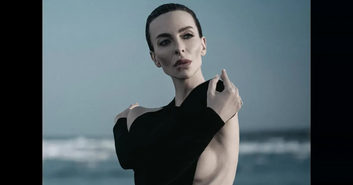 Екатерина Варнава снялась в платье с экстремальным вырезом на фоне подозрений в анорексии