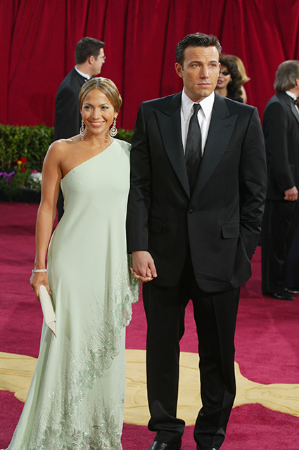 Дженнифер Лопес вспомнила свою помолвку с Беном Аффлеком: "Он подарил мне кольцо с розовым бриллиантом" Дженнифер Лопес вспомнила свою помолвку с Беном Аффлеком: "Он подарил мне кольцо с розовым бриллиантом" Звездные пары