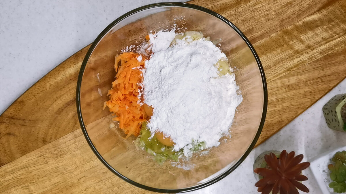 У меня все кабачки сейчас уходят на вкуснейшие котлеты. Часть съедаем сразу, остальное в морозилку и зимой едим У меня все кабачки сейчас уходят на вкуснейшие котлеты. Часть съедаем сразу, остальное в морозилку и зимой едим котлеты, перец, крупной, только, очень, сразу, проминаем, овощные, можно, сметана, укроп, чеснок, присаливаем, слегка, просто, сухарях, минут, зимой, выкладываем, сухари