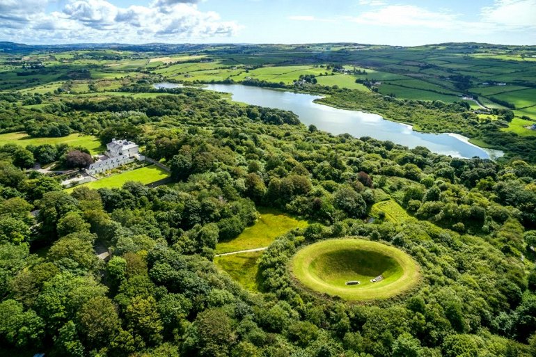 Место, которое невозможно забыть: Небесный сад в Ирландии место, метров, Garden —, можно, Таррелл, кратера, художник, Создавая, туннель, небольшой, вершиной, сквозь, небесного, Ирландского, внутрь, хотел, вы и небоПопасть, Только, зрение, периферическое