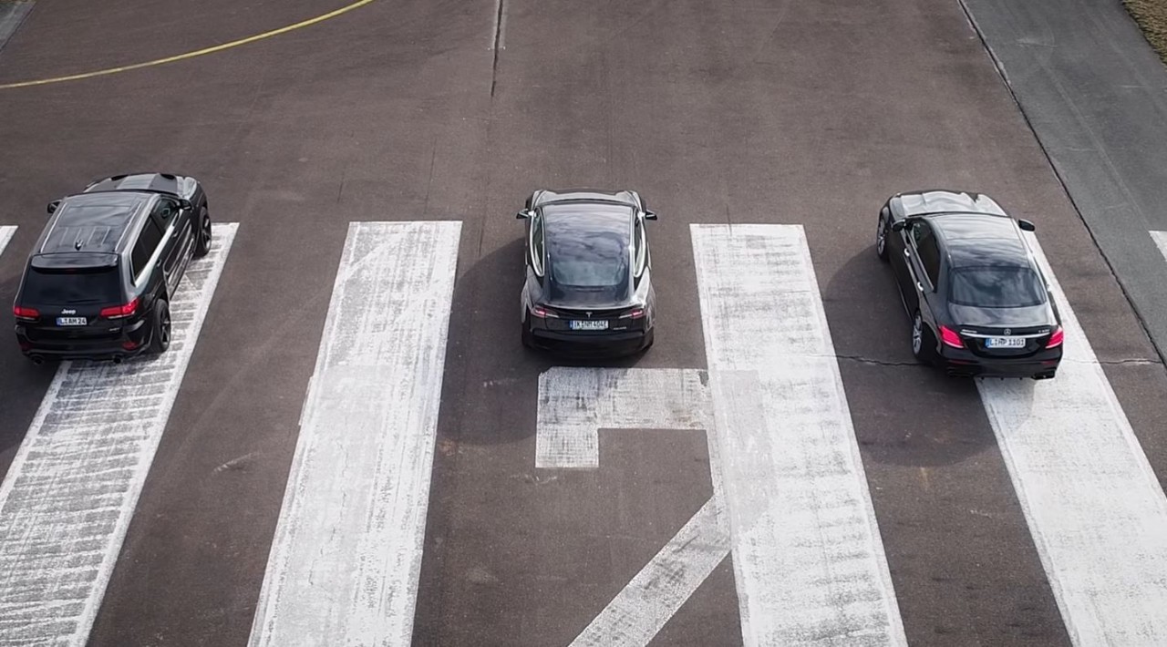 Model 3, E63 S AMG и Grand Cherokee SRT8 сравнили на трассе Model 3, E63 S AMG и Grand Cherokee SRT8 сравнили на трассе E63 S AMG