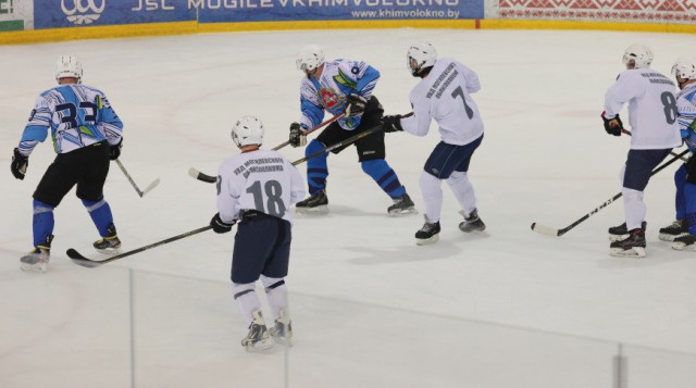 Заряжены на победу. Команды МВД спорят за призы турнира по хоккею в Шклове.