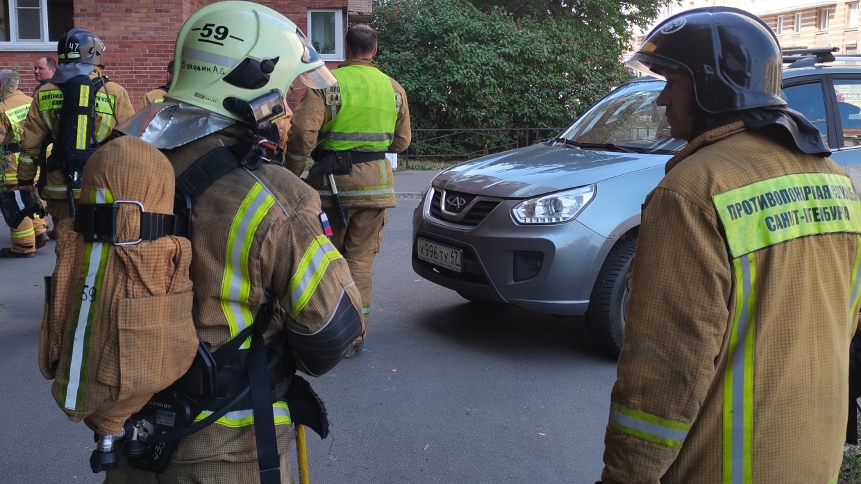 Сразу три автомобиля загорелись в Московском районе Петербурга