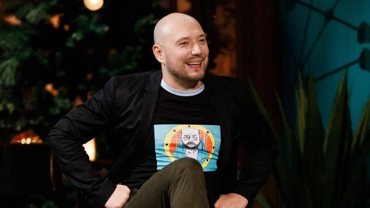 ведущий шоу звезды