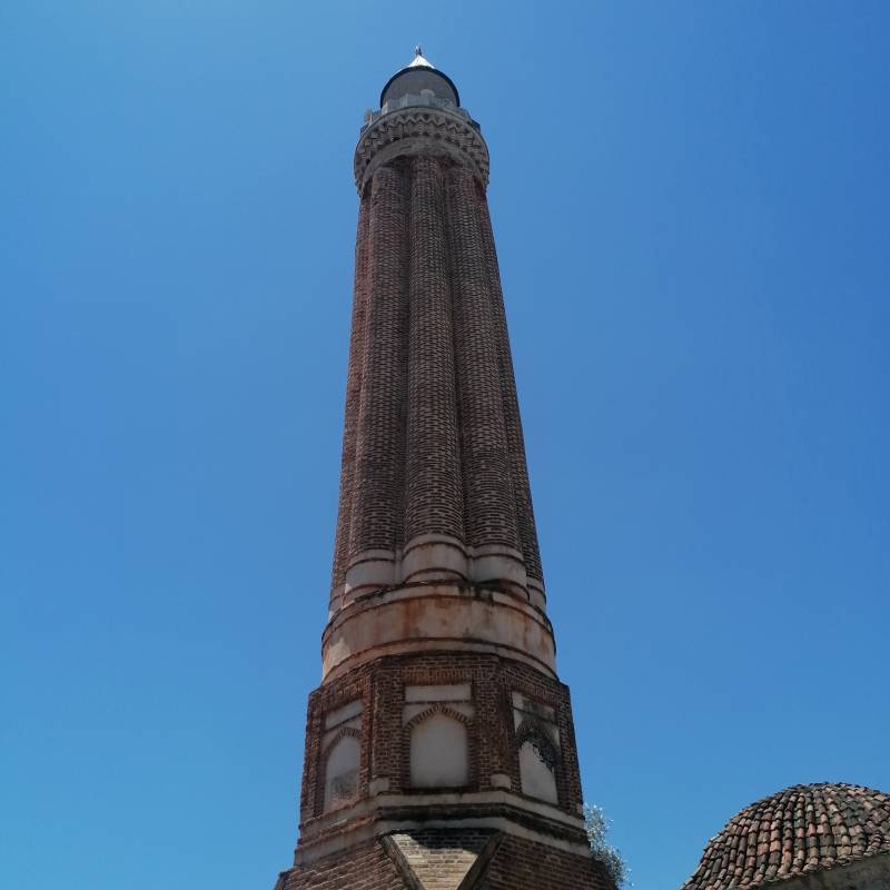 Крепость в центре Антальи Крепость в центре Антальи история