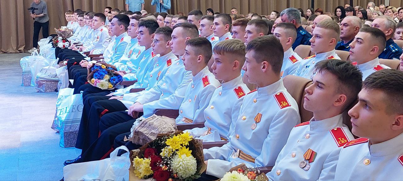 Последний звонок прозвенел для выпускников Тверского суворовского военного училища