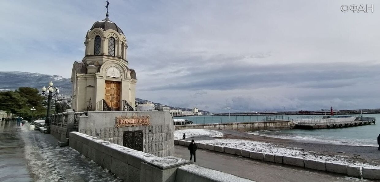 Как выглядит заснеженная и красивая Ялта: большой фоторепортаж ФАН из Крыма