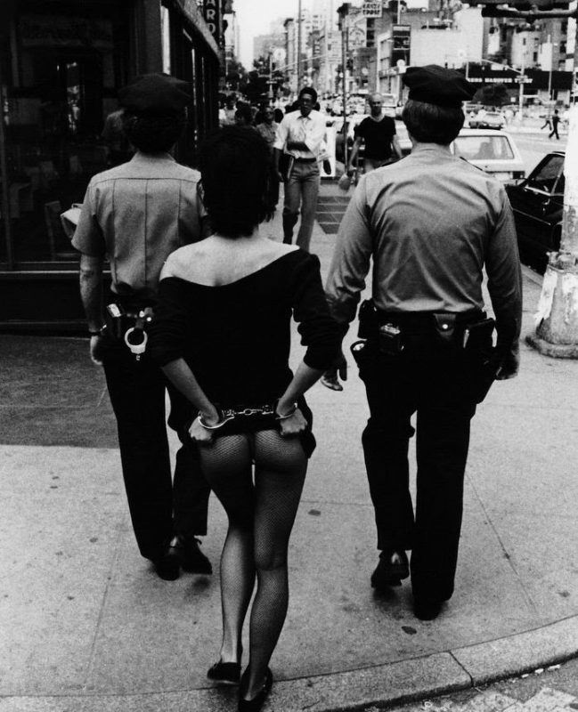 Гнилое яблоко: мрачная изнанка Нью-Йорка 80-х на фотографиях Мирона Цовнира Гнилое яблоко: мрачная изнанка Нью-Йорка 80-х на фотографиях Мирона Цовнира