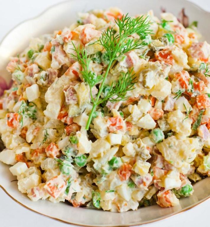 Мясной салат с колбасой: классический рецепт, ингредиенты, советы по приготовлению