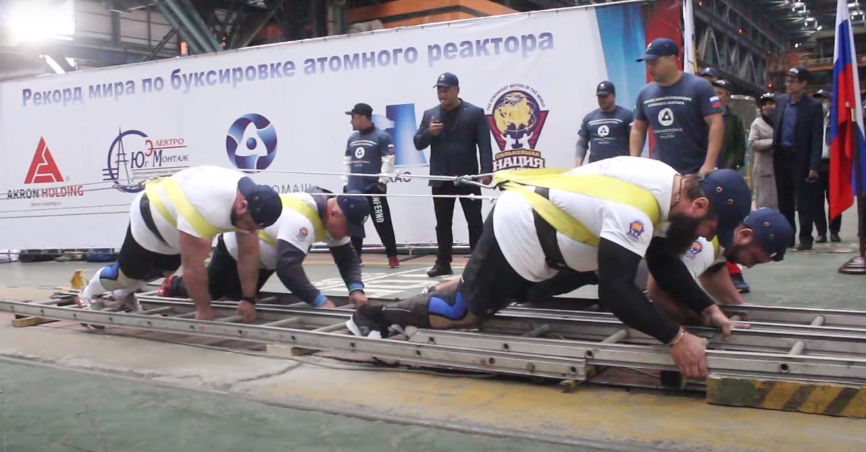 Донские атлеты установили мировой рекорд, протащив 452 тонный атомный реактор на 3,5 метра